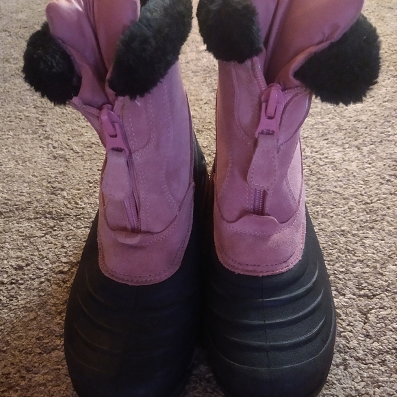 Women's Lake & Trail pink and black snow boot, size 8. - Picture 7 of 7